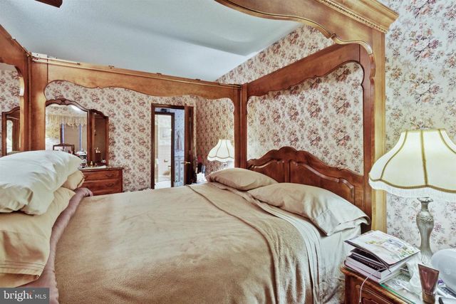 2453 LINCOLN HWY E, Lancaster, PA 17602