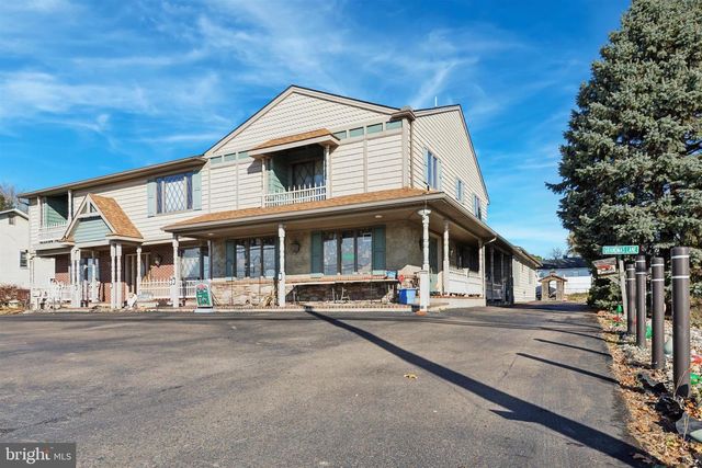 2453 LINCOLN HWY E, Lancaster, PA 17602