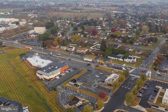 2453 LINCOLN HWY E, Lancaster, PA 17602