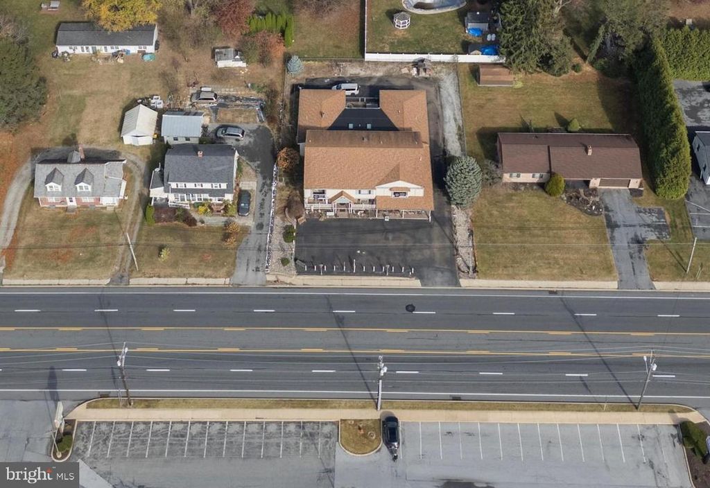 2453 LINCOLN HWY E, Lancaster, PA 17602