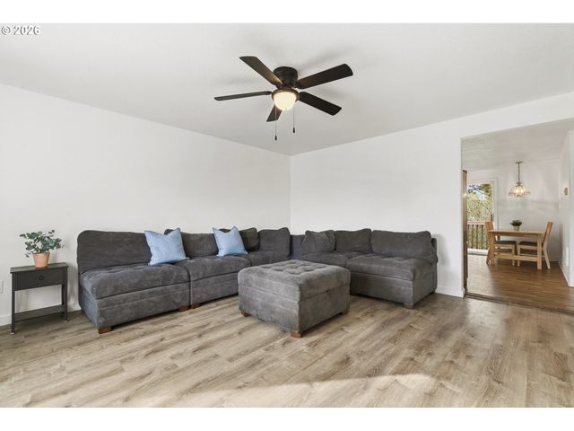 1010 Se 3RD Ave, Battle Ground, WA 98604