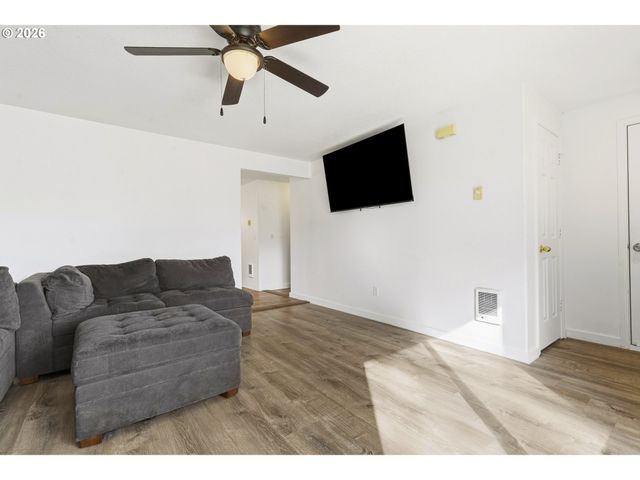 1010 Se 3RD Ave, Battle Ground, WA 98604