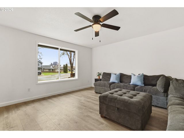 1010 Se 3RD Ave, Battle Ground, WA 98604