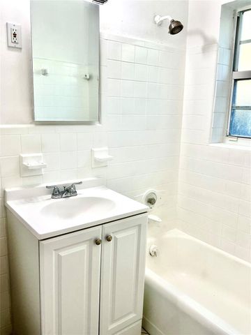 1645 NE 12th St B, Fort Lauderdale, FL 33304