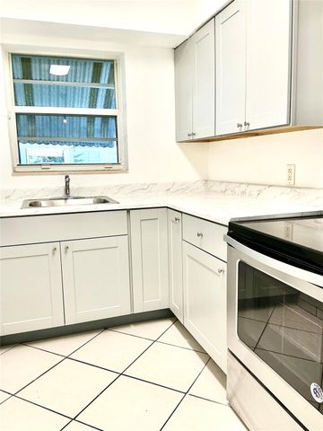 1645 NE 12th St B, Fort Lauderdale, FL 33304