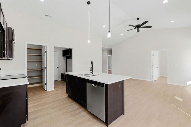 9157 E Chris, Bel Aire, KS 67226
