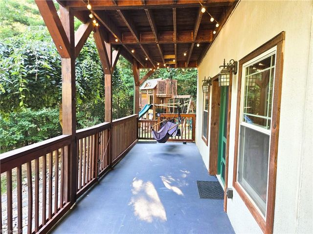 1647 Staghorn Road, Purlear, NC 28665