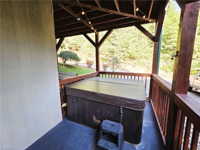 1647 Staghorn Road, Purlear, NC 28665