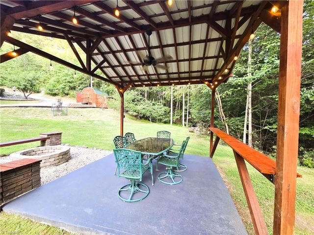 1647 Staghorn Road, Purlear, NC 28665