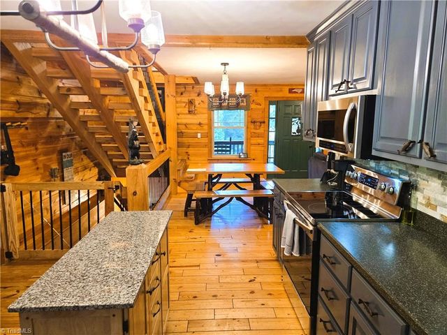 1647 Staghorn Road, Purlear, NC 28665