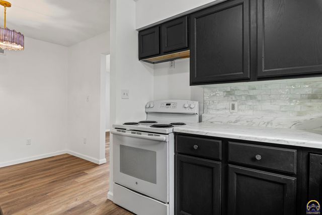 1934 NW Polk ST, Topeka, KS 66608