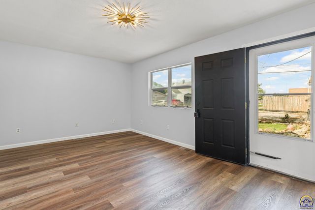 1934 NW Polk ST, Topeka, KS 66608