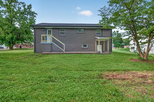 913 Woodland St, Clarksville, TN 37040