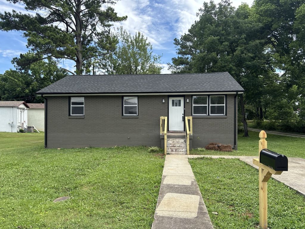 913 Woodland St, Clarksville, TN 37040