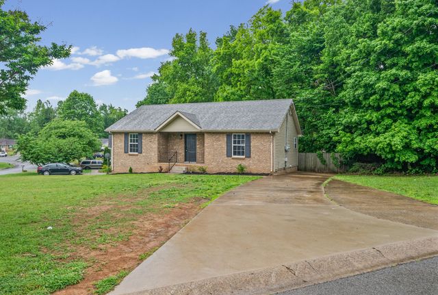 628 Woodhaven Dr, Clarksville, TN 37042