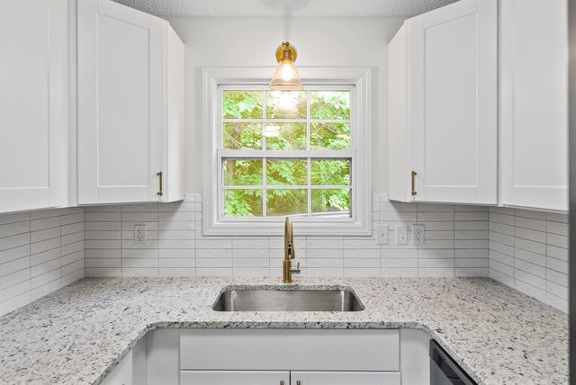 628 Woodhaven Dr, Clarksville, TN 37042