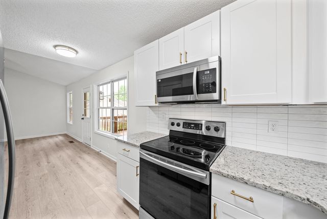 628 Woodhaven Dr, Clarksville, TN 37042