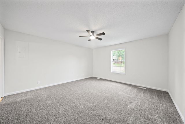 628 Woodhaven Dr, Clarksville, TN 37042