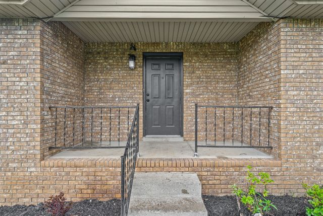 628 Woodhaven Dr, Clarksville, TN 37042