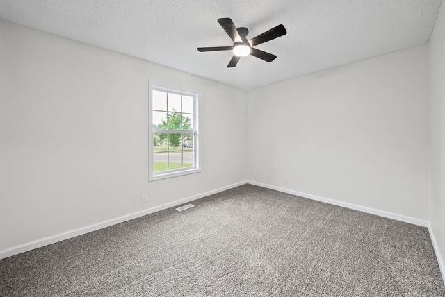 628 Woodhaven Dr, Clarksville, TN 37042