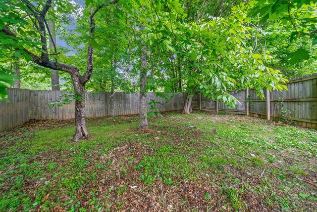 628 Woodhaven Dr, Clarksville, TN 37042