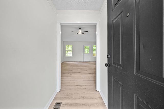 628 Woodhaven Dr, Clarksville, TN 37042