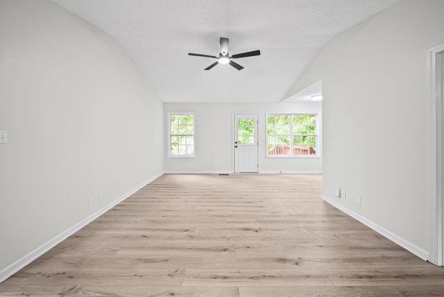 628 Woodhaven Dr, Clarksville, TN 37042