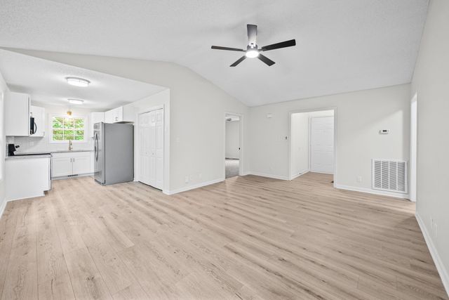 628 Woodhaven Dr, Clarksville, TN 37042