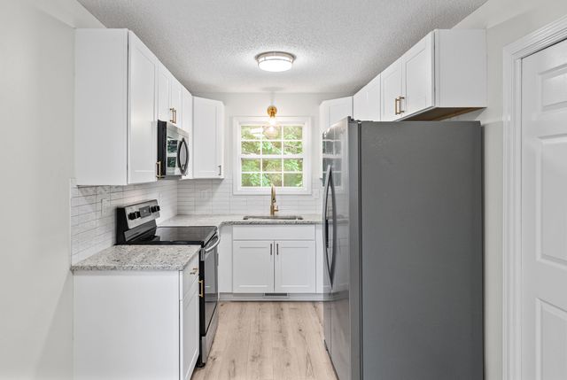 628 Woodhaven Dr, Clarksville, TN 37042