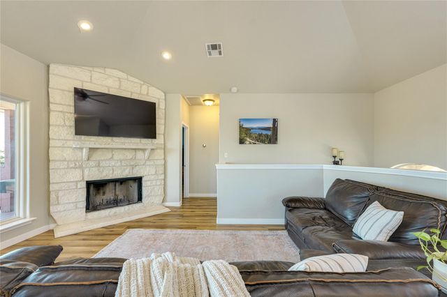 330 Southwind RD, Point Venture, TX 78645
