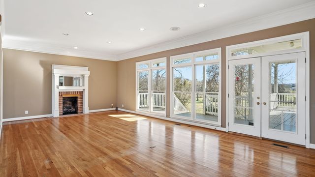 8102 Pleasant View Dr, Lascassas, TN 37085