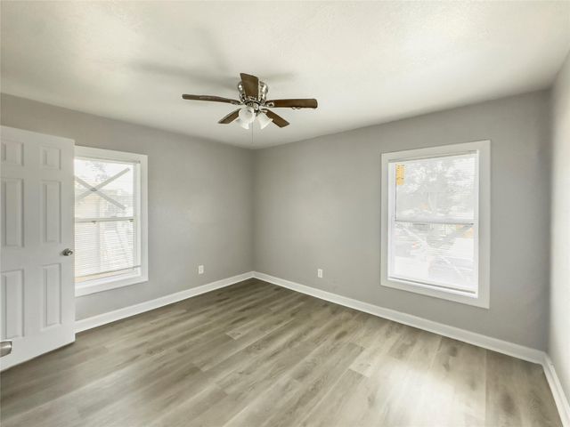 111 Holly Street, Lake Jackson, TX 77566