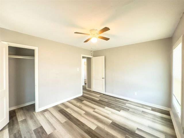 111 Holly Street, Lake Jackson, TX 77566