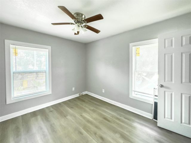 111 Holly Street, Lake Jackson, TX 77566