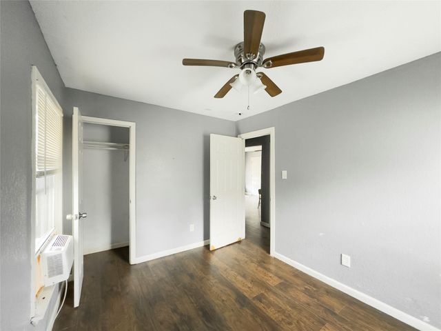 111 Holly Street, Lake Jackson, TX 77566