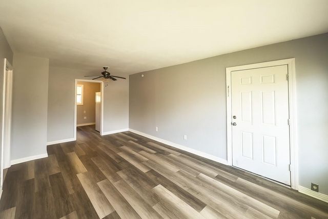 111 Holly Street, Lake Jackson, TX 77566