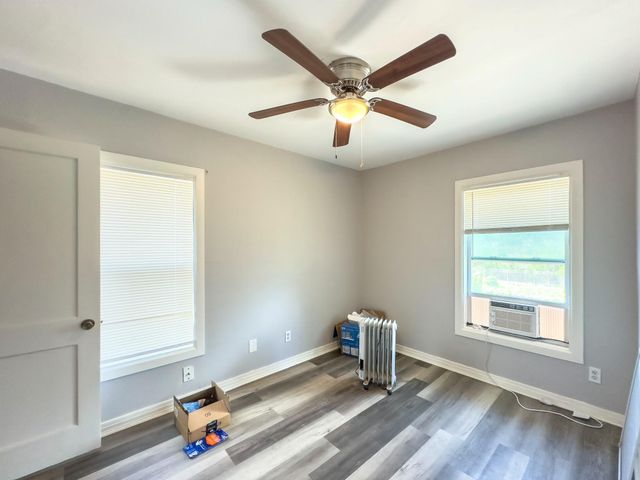 111 Holly Street, Lake Jackson, TX 77566