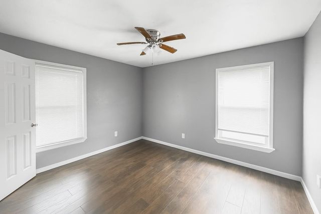 111 Holly Street, Lake Jackson, TX 77566