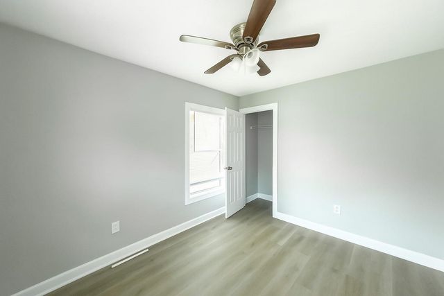 111 Holly Street, Lake Jackson, TX 77566