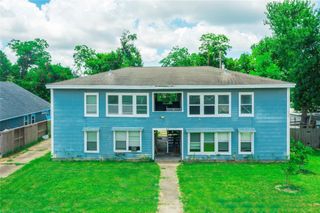 111 Holly Street, Lake Jackson, TX 77566