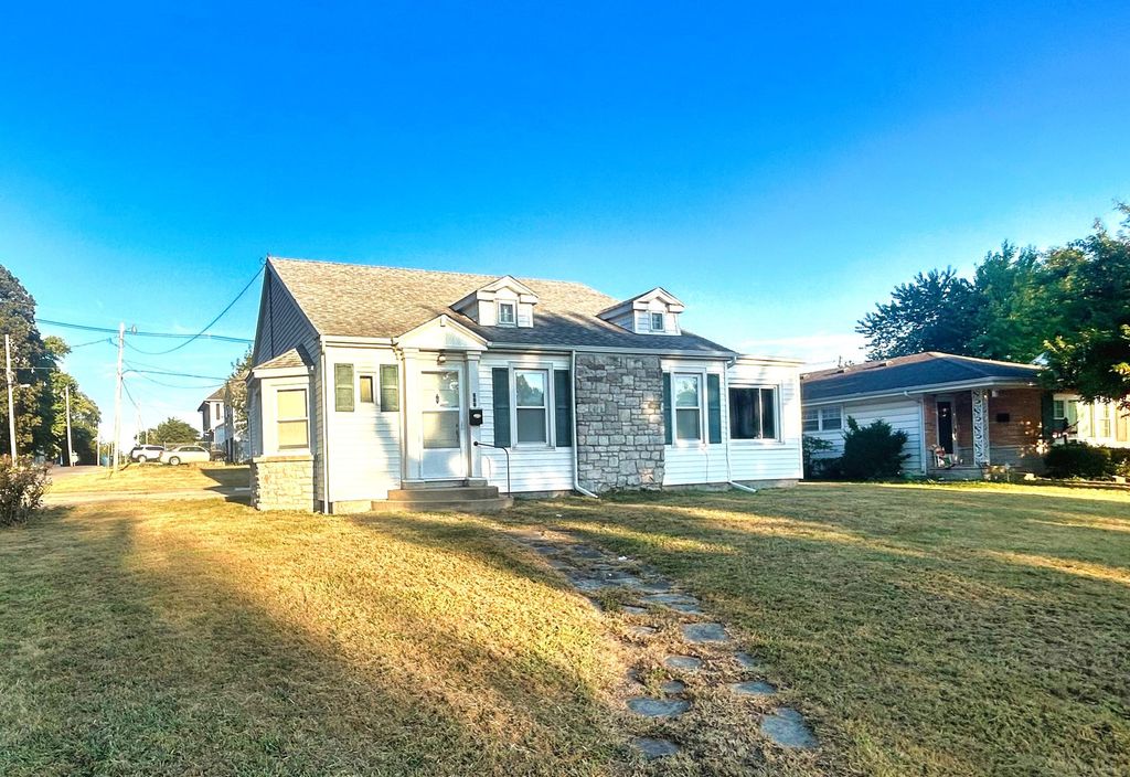 Image 1 of property listing at 800 s 26th Avenue, Mt Vernon, IL 62864