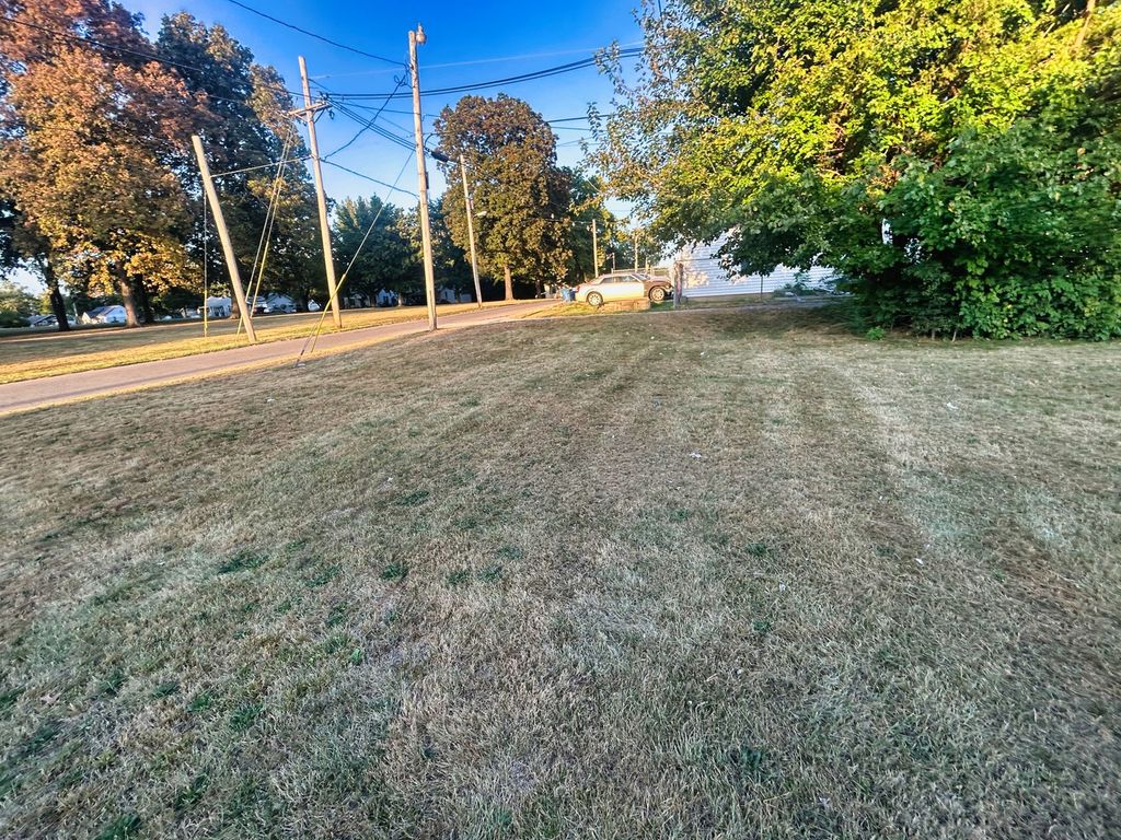 Image 15 of property listing at 800 s 26th Avenue, Mt Vernon, IL 62864