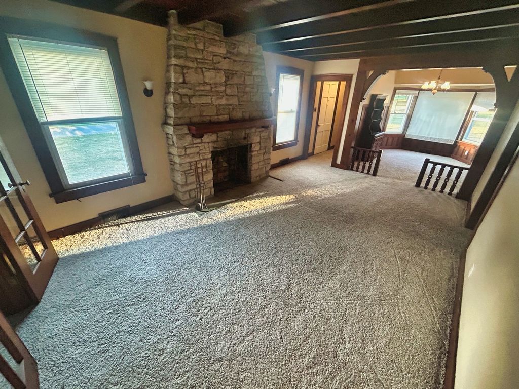 Image 3 of property listing at 800 s 26th Avenue, Mt Vernon, IL 62864