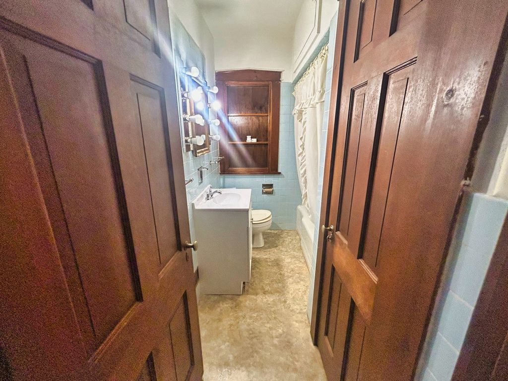Image 37 of property listing at 800 s 26th Avenue, Mt Vernon, IL 62864