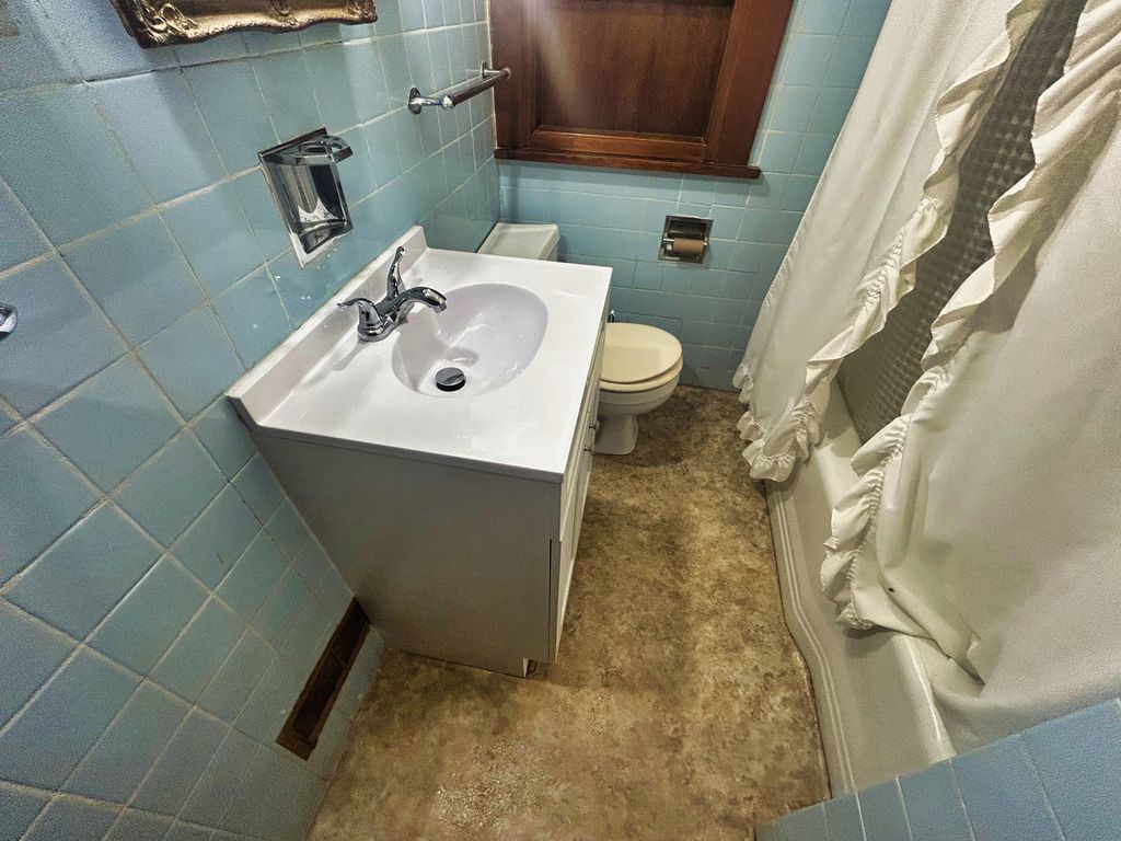 Image 44 of property listing at 800 s 26th Avenue, Mt Vernon, IL 62864