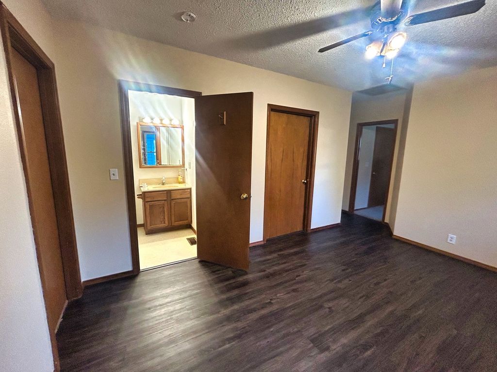 Image 49 of property listing at 800 s 26th Avenue, Mt Vernon, IL 62864