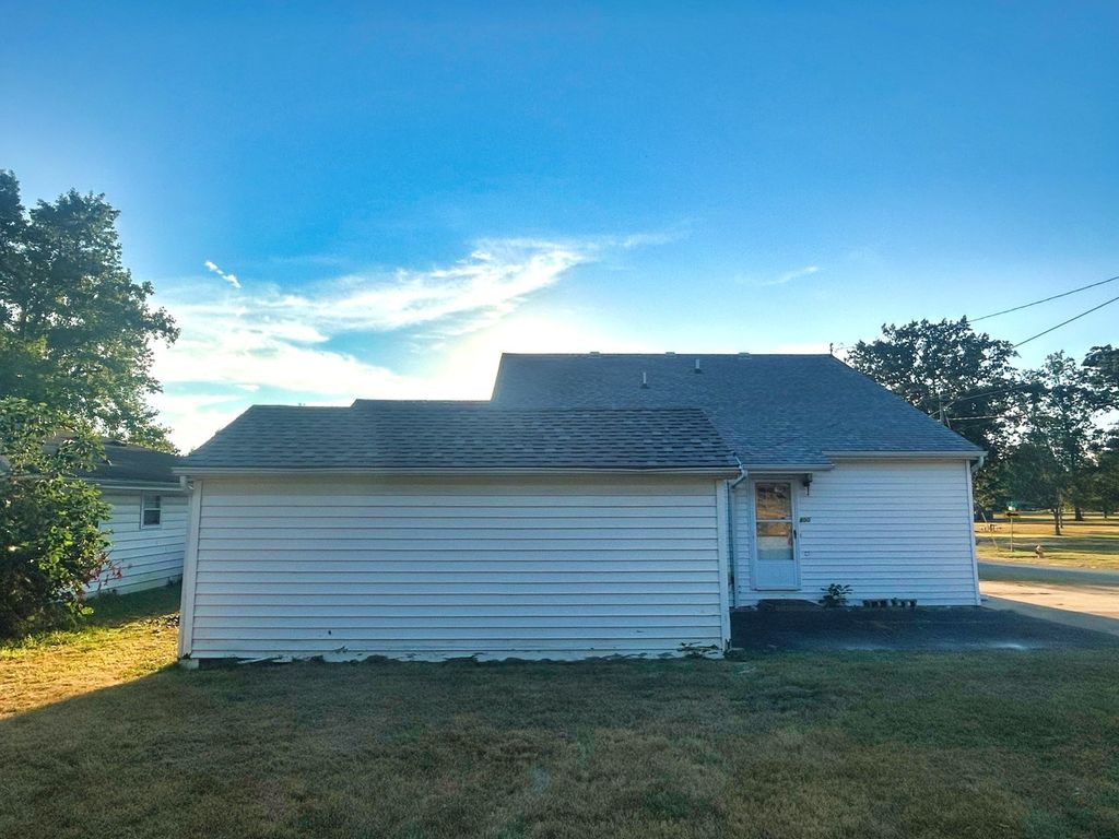Image 72 of property listing at 800 s 26th Avenue, Mt Vernon, IL 62864