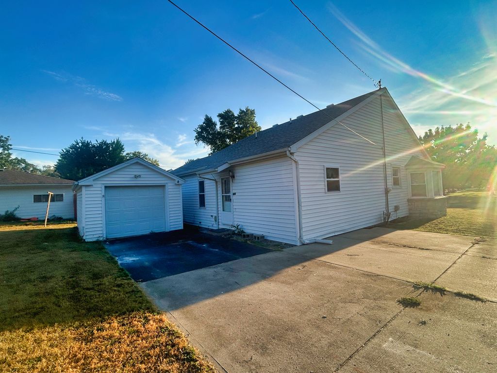 Image 73 of property listing at 800 s 26th Avenue, Mt Vernon, IL 62864