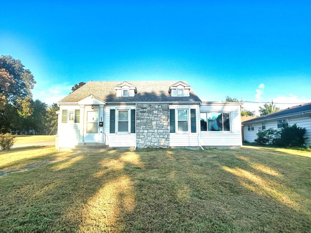 Image 74 of property listing at 800 s 26th Avenue, Mt Vernon, IL 62864