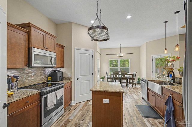 8135 Nevada St, Navarre, FL 32566